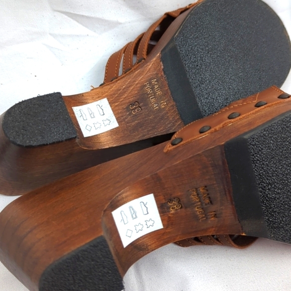 FINAL SALE 🆕🌿NICOLE FARHI SANDALS🌿 - Picture 13 of 16